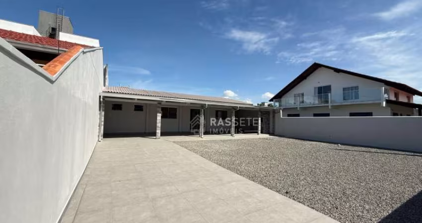 CASA QUADRA MAR NO CENTRO DE NAVEGANTES/SC
