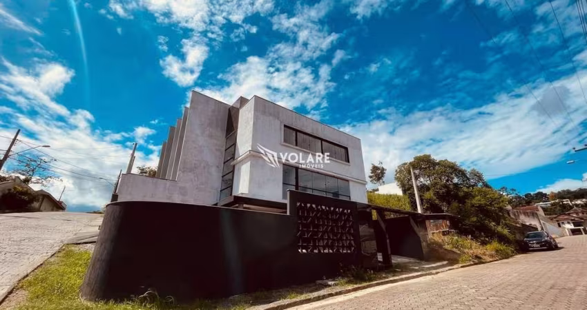 Imóvel Espetacular à Venda: Sobrado Triplex com Vista Deslumbrante