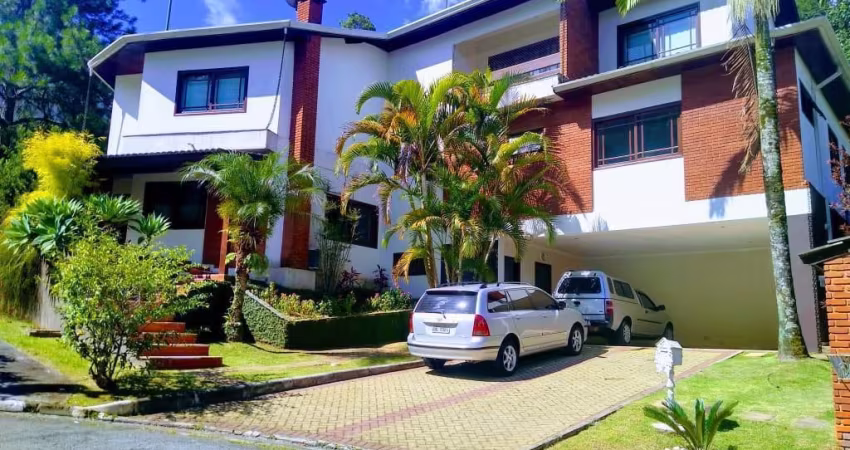 CASA DE ALTO PADRÃO À VENDA – COND. ARUJÁ 5