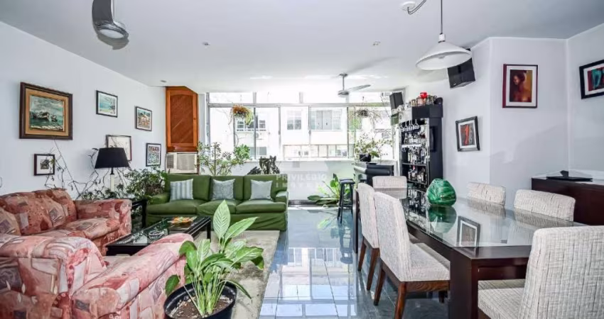 Amplo apartamento com 4 quartos (1 suíte) na quadra da Praia do Flamengo