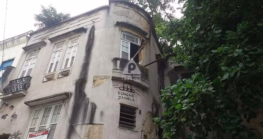 Privilégio imóveis vende: Excelente casa com terreno e hostel