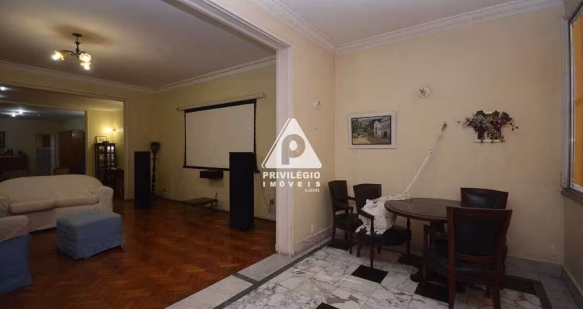 Apartamento à Venda 4 quartos, suíte, vaga na escritura, Flamengo, Rio de Janeiro - RJ