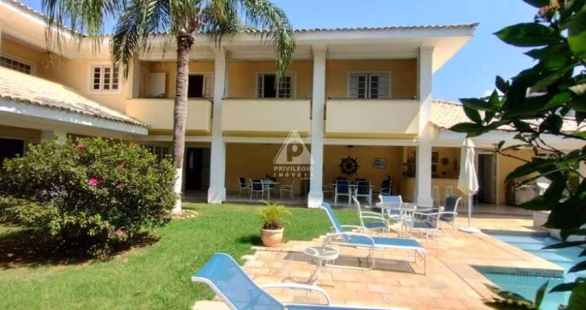 Casa Duplex em Condomínio - com 4 suítes - Condomínio Malibu - Barra da Tijuca