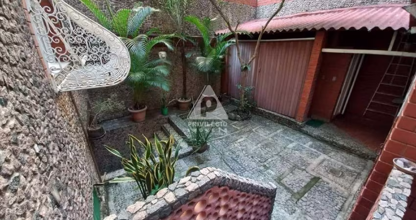 Apartamento tipo casa, 3 quartos, suíte, vaga na escritura, Copacabana - RJ