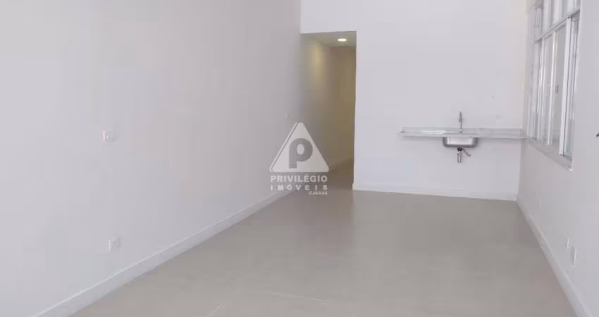 Sala comercial totalmente reformada em andar alto