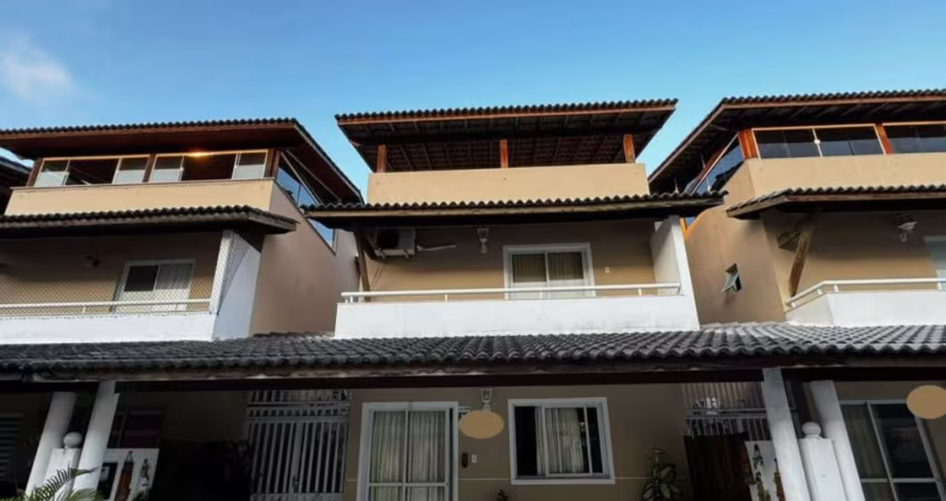 Casa triplex à venda em Stella Maris  4/4 sendo 2 suítes +  Gabinete