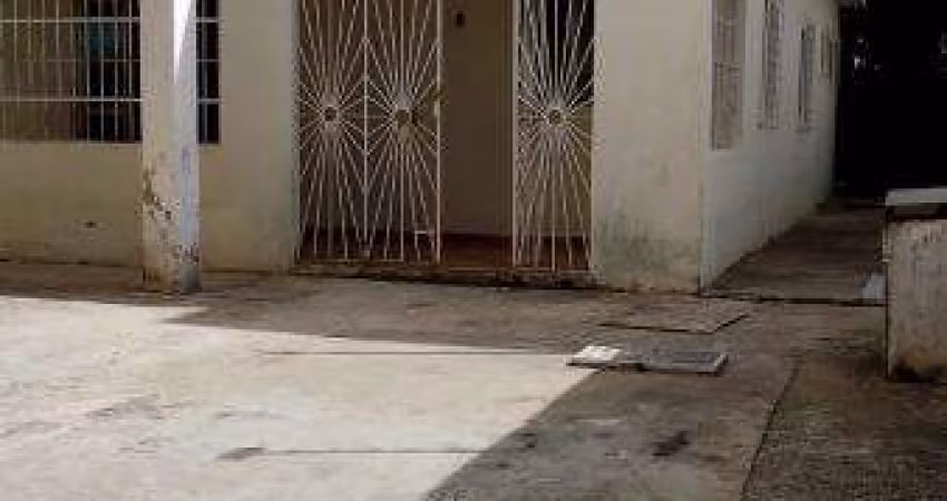 CASA EM CANDEIAS PRÓXIMO AO COLÉGIO RODOVALHO