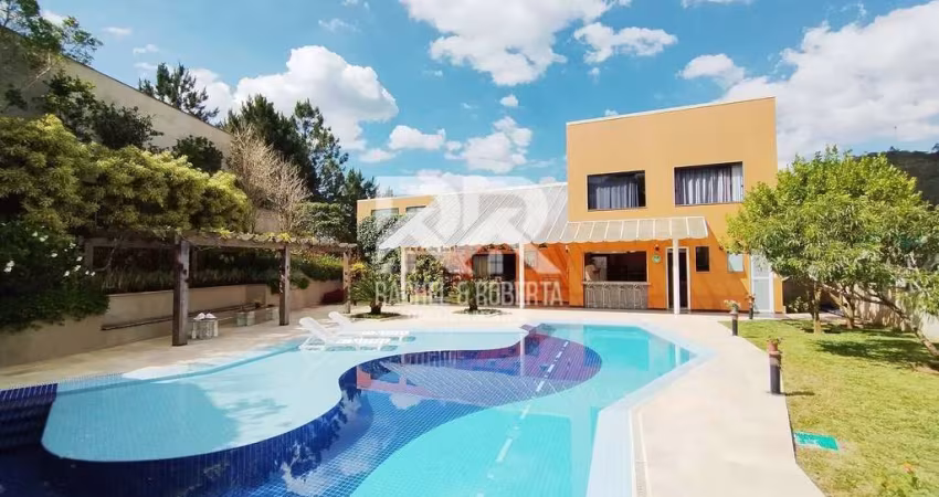 Casa alto padrão com 4 suítes em Albuquerque