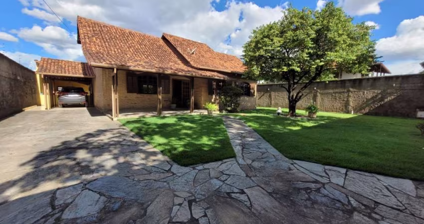 CASA EM LOTE DE 1000M² NO BANDEIRANTES
