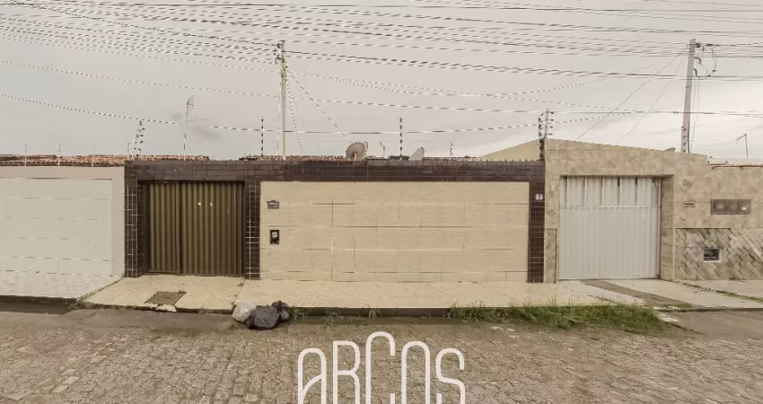 Casa na Aruana, 3 quartos, com quintal