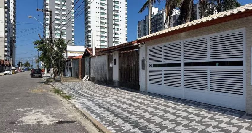Casa em Praia Grande, no Maracanã, nova com 02 dormitorios 132,50 m2