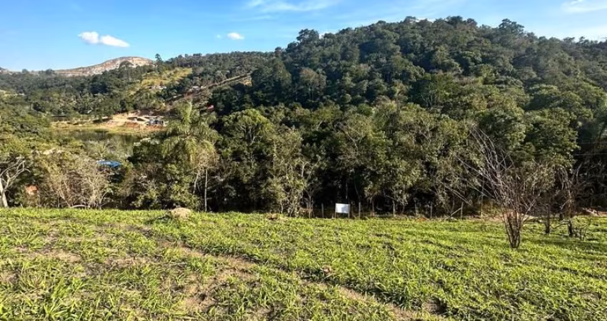 Terrenos com facil acesso em Aruja.
