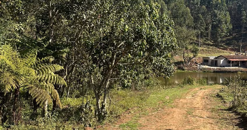 Vende-se terrenos com otimo preço em area rural de Igarata;