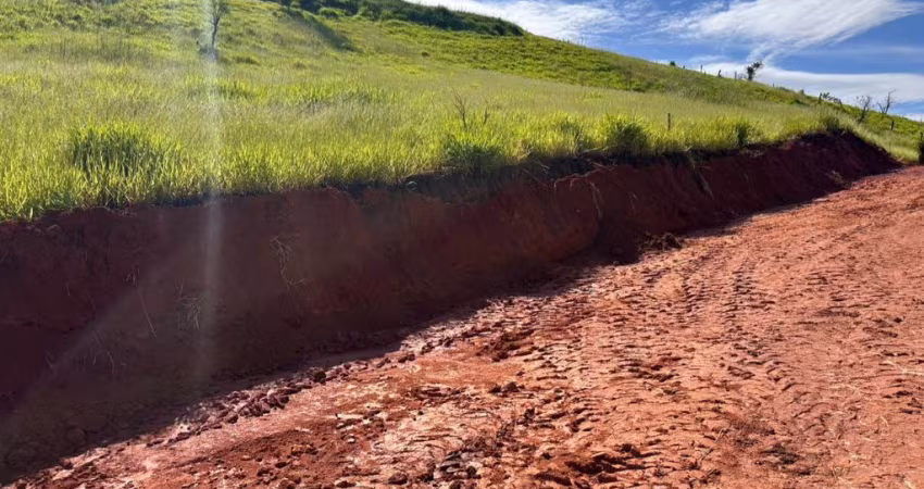 Vende-se terreno com ótimo acesso em área rural de Arujá