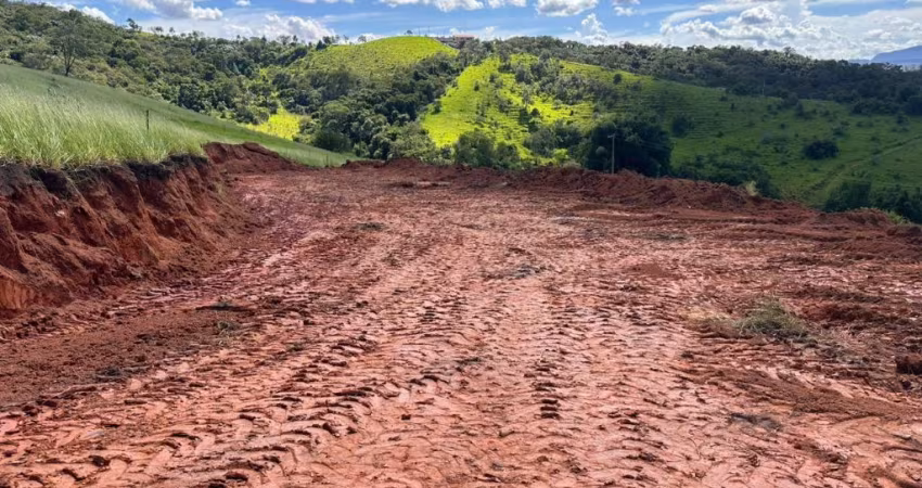 Terreno com excelente acesso 8km do centro de Arujá