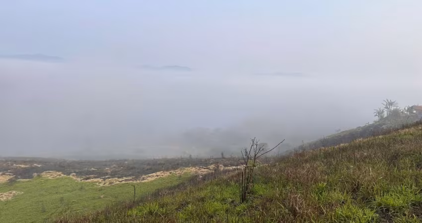 Terreno/lote á venda com fácil acesso em Arujá