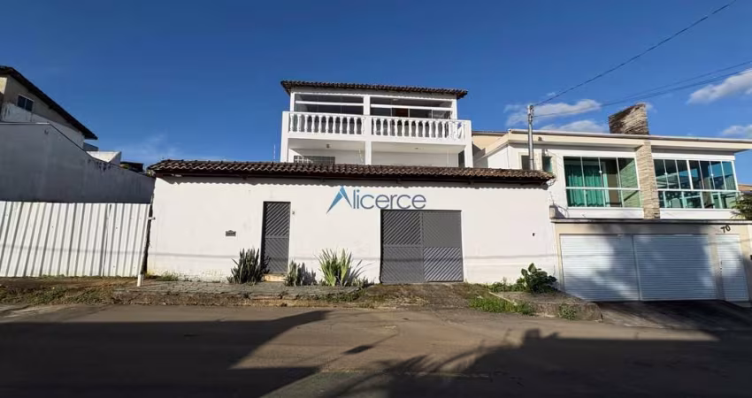 Casa espaçosa com 4 quartos e 2 suítes no bairro Aeroporto