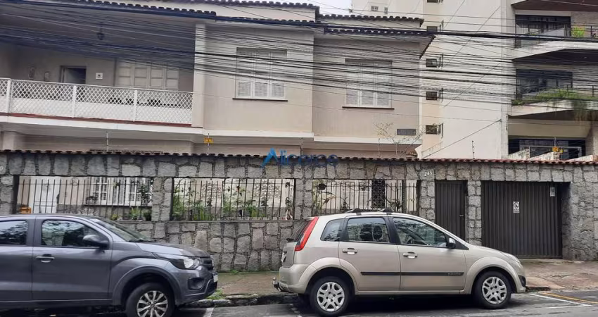 Apartamento amplo na Rua Doutor Romualdo!