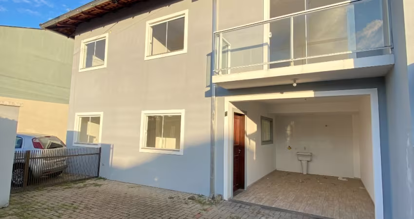 Sobrado geminado medindo 100m², localizado no bairro Comasa, Joinville/Sc.