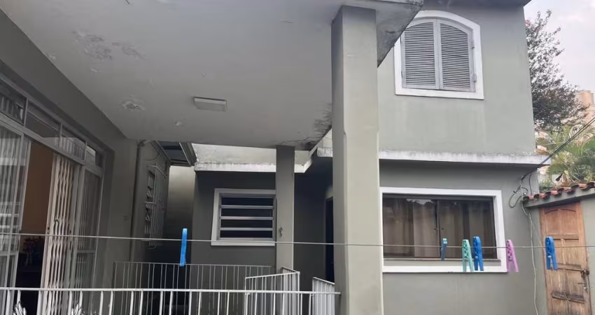 SOBRADO EM SANTANA COM 03 DORMITÓRIOS SENDO 01 SUÍTE E 02 VAGAS DE GARAGEM, COM