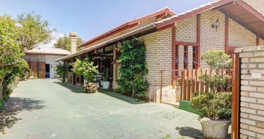Casa Residencial com 5 quartos  à venda, 220.00 m2 por R$1600000.00  - Cachoeira Do Bom Jesus - Florianopolis/SC