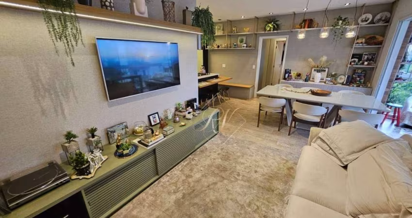 Luxuoso apartamento, LINDO, com 3 suítes, finamente decorado por arquiteto, a 1 quadra da praia do Embaré. Aproveite!!