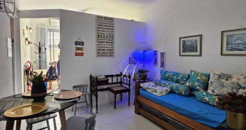 Belíssimo apartamento, todo reformado, super bem localizado, na quadra da praia no coração do Embaré!!!