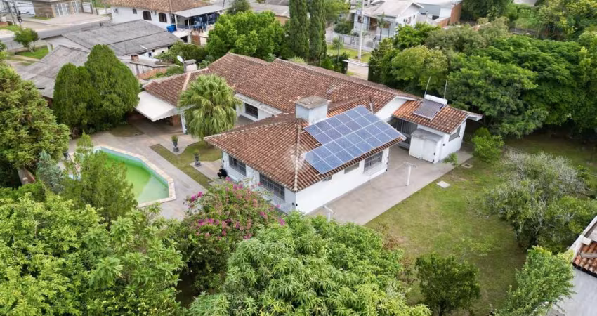 Casa toda térrea edificada sobre 3 lotes lado a lado com 4 dormitórios em Camobi