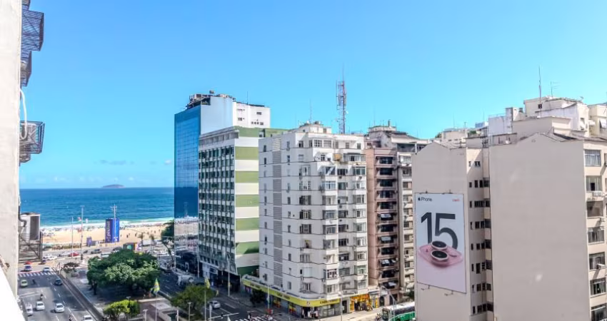 Apartamento reformado, 3 quartos 1 suíte, vista mar, à venda em Copacabana.