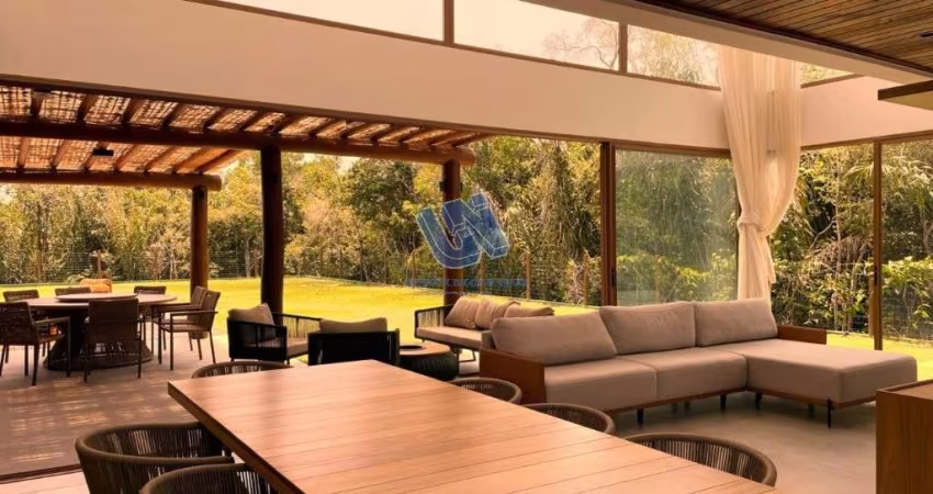 Casa Duplex em Condomínio na Praia do Forte com 400m2 de área construída e 800m2 de Terreno