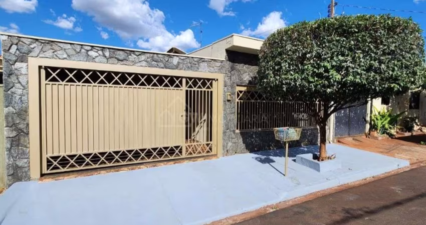 Casa com 3 dormitórios (01 suite) e garagem