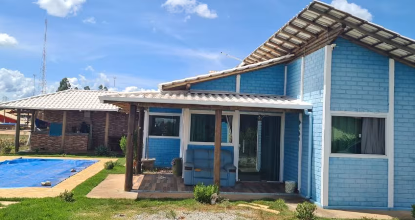 Chácara com 1000m², 03 Quartos, Suíte, Piscina, Jacuzzi e Área Gourmet!