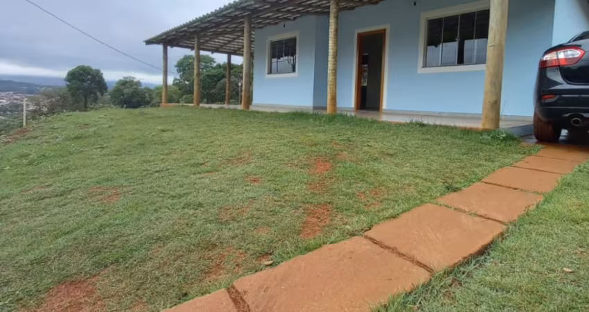 Chácara á venda com 03 quartos (01 suíte), terreno de 1.400m² em Itatiaiuçu-MG!