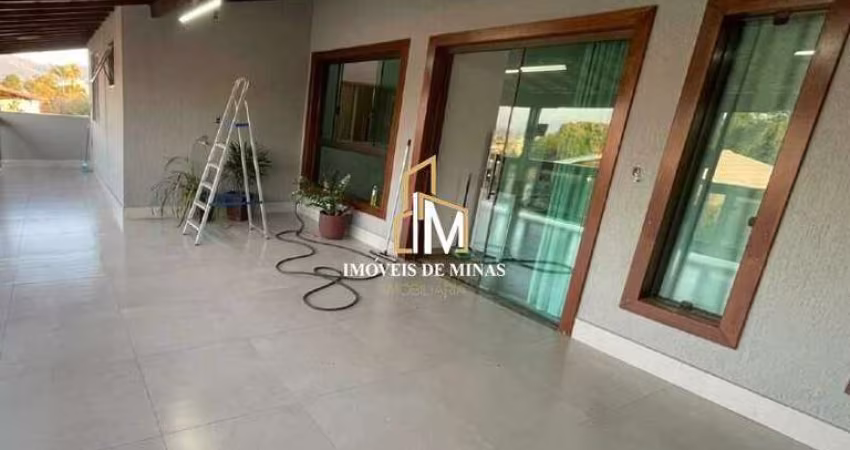 Casa á venda de dois pavimento, sendo 04 quartos, em lote 360m² em Igarapé MG!