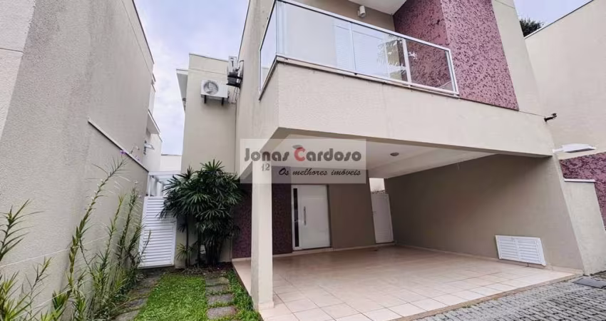 Casa de luxo em condomínio na Vila Oliveira com 4 quartos sendo 3 suítes - Mogi das Cruzes-SP. Por R$: 1.000.000