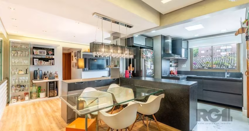 Apartamento mobiliado com 79m², 2 dormitórios, sendo 2 suítes e 1 vaga de garagem no bairro São João.&lt;BR&gt;&lt;BR&gt;O imóvel possui living para 2 ambientes, sacada integrada com churrasqueira, 2 