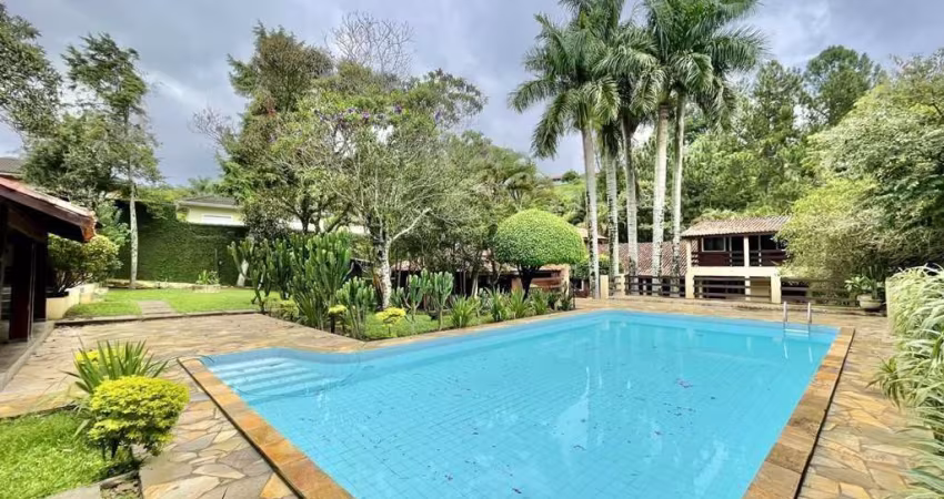 Casa para Venda em Carapicuíba, Jardim Colonial, 4 dormitórios, 4 suítes, 5 banheiros, 4 vagas