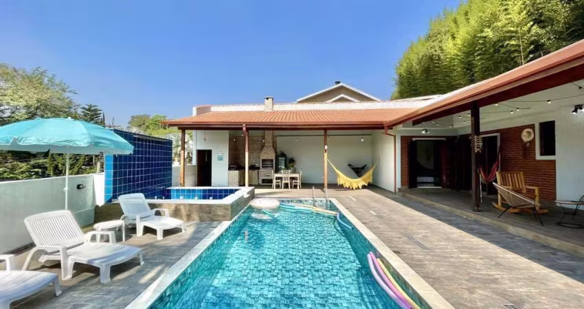 Casa para Venda em Carapicuíba, Vila Appia Antica, 3 dormitórios, 3 suítes, 5 banheiros, 2 vagas