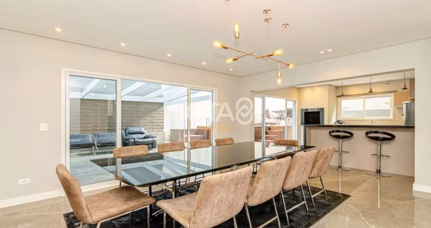 Casa em condomínio com 5 suítes - J8