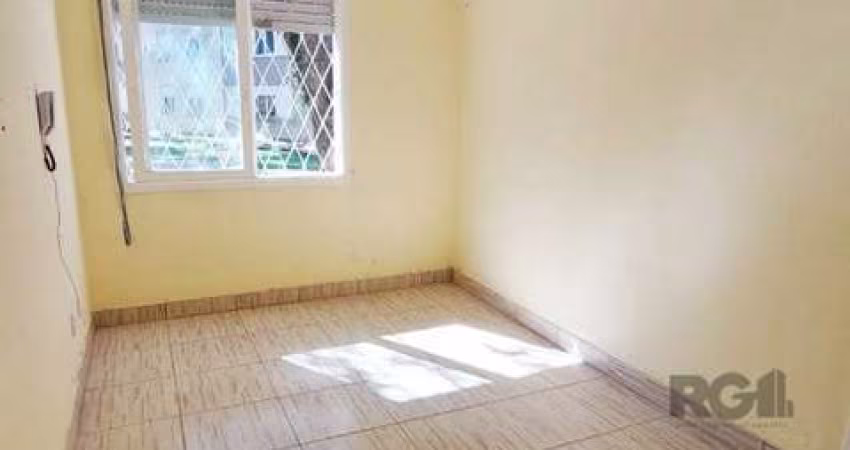 Apartamento 1 dormitório próximo da cavalhada.&lt;BR&gt;&lt;BR&gt;Imóvel térreo com sala, cozinha e lavanderia com tanque, banheiro com box de vidro, 1 quarto, ensolarado e bem ventilado. Piso de cerâ