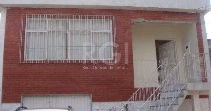 Casa para Venda - 124m², 3 dormitórios, sendo 1 suites, 4 vagas - Guarujá
