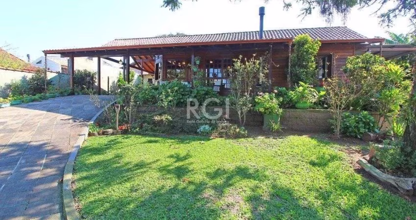 Casa para Venda - 205m², 2 dormitórios, sendo 1 suites, 4 vagas - Cristal