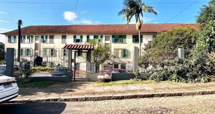 Excelente 01 dormitório, todo reformado com vaga de garagem e JK nos fundos
