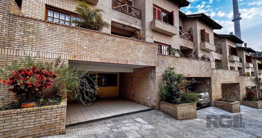 casa em condominio, com 1 suíte, duas vagas, lareira, churrasqueira, infra estrutura completa