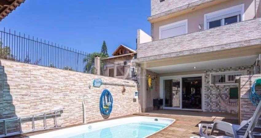 Excelente casa com 3 dormitórios e piscina