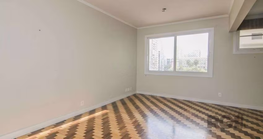 Apartamento 145m² - 3 dormitórios sendo 1 suíte e 2 vagas no Centro Histórico/Porto Alegre