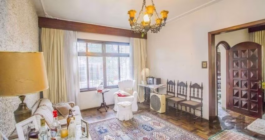 Casa de 4 dormitórios, bairro Santa Tereza