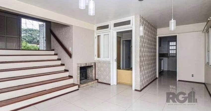 Excelente casa de 147m² com 3 dormitórios, 4 vagas e 1 piscina.