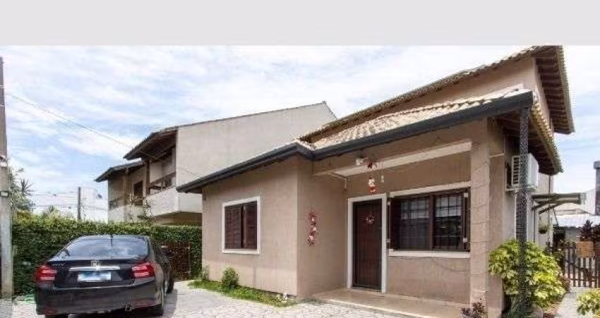 Casa em Porto Alegre, no bairro Aberta Dos Morros, com 5 dormitório(s), e 5 banheiros, à venda.