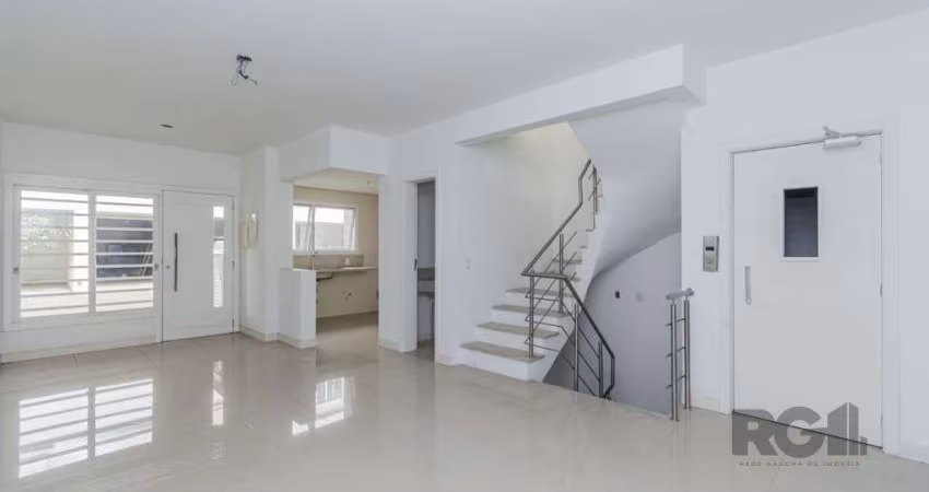 Excelente casa em condomínio de 251m² com 3 suítes e elevador!